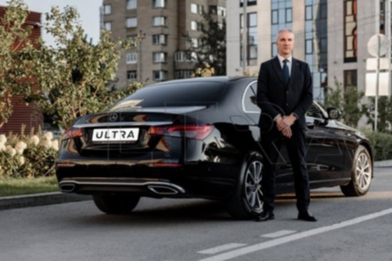 Аренда автомобиля с водителем на день