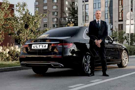 Аренда автомобиля с водителем на день