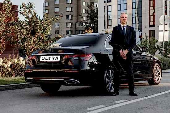 Аренда автомобиля с водителем на день